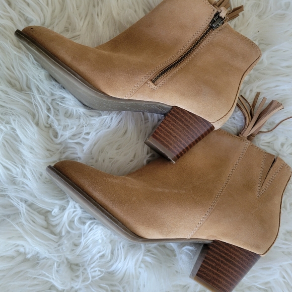 Vionic Upright Madeline Boot/Wheat size 5 - Picture 8 of 13